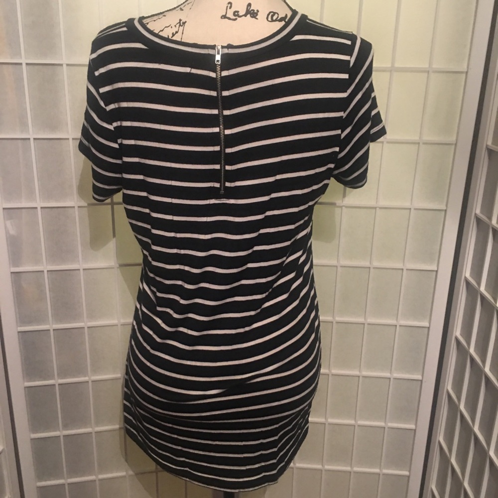 Charming Charlie Size M Zippered Back Top